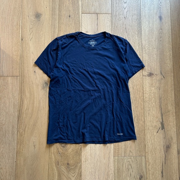 Calvin Klein Tee - Picture 1 of 3
